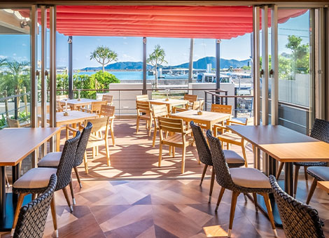 写真：オーシャンビューのレストラン